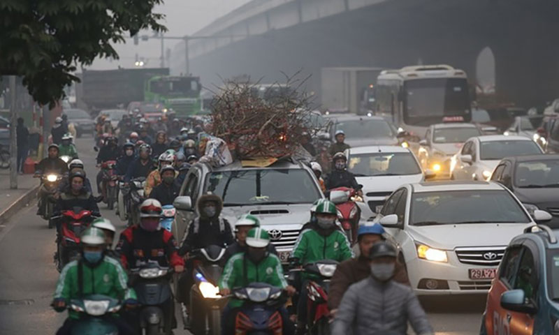 Đường phố Hà Nội ùn tắc kinh hoàng bất kể giờ giấc